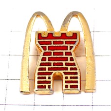 ピンバッジ・マクドナルドＭ金色ゴールド城砦の塔