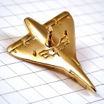 ピンバッジ・金色の戦闘機ミラージュ飛行機ゴールド立体型 MIRAGE DASSAULT FRANCE