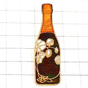 ピンバッジ・ペリエジュエ瓶シャンパーニュ酒ベルエポック花ガレのアネモネ一本 CHAMPAGNE PERRIER-JOUET FRANCE