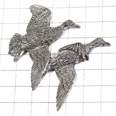 ピンバッジ・鴨２羽ハンティング狩猟ピューター製シルバー銀色 PEWTER SILVER A-R-BROWN DUCK GOOSE BIRD