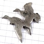 ピンバッジ・鴨２羽ハンティング狩猟ピューター製シルバー銀色 PEWTER SILVER A-R-BROWN DUCK GOOSE BIRD