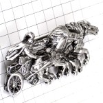 ブローチ・古代ローマ時代の馬車３頭立て銀色シルバー