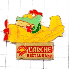 ピンバッジ・ワニのパイロット黄色い飛行機