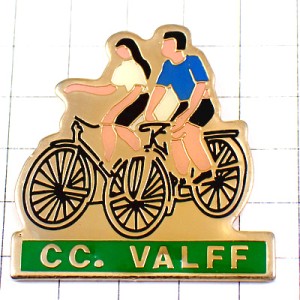 ピンバッジ・自転車カップルでサイクリング