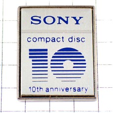 ピンバッジ・ソニーのＣＤカーステ音楽10周年シルバー銀色