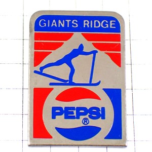 ピンバッジ・ペプシコーラ飲み物スキー選手ジャイアンツリッジ保養地ミネソタ州アメリカ/USA