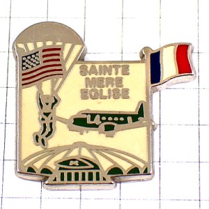 ピンバッジ・パラシュート戦闘機ノルマンディ上陸作戦フランス国旗アメリカ星条旗/USA DEBARQUEMENT NORMANDIE-1944 SAINTE-MERE-EGLISE FRANCE