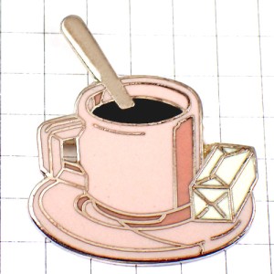 ピンバッジ・ピンク色のコーヒーカップと紙包の角砂糖 COFFEE SUGAR