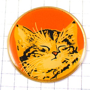 ピンバッジ・目をつむったネコ猫の気持ちよさそうな横顔