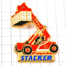 ピンバッジ・クレーン重機コンテナ赤い車