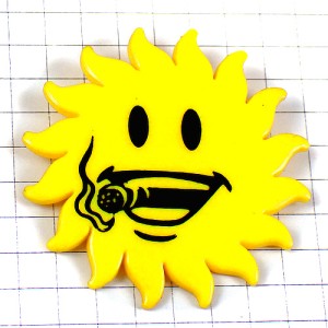 ピンバッジ・葉巻を吸う太陽ニコちゃんマーク笑顔 SMILEY