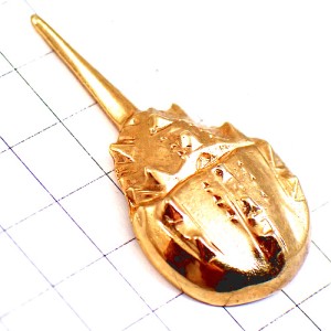 ピンバッジ・カブトガニ金色ゴールド甲蟹