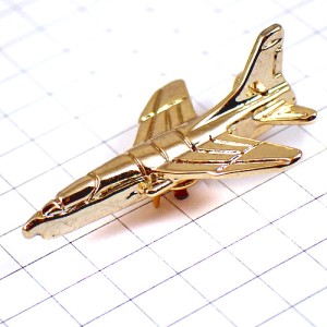 ピンバッジ・立体型の飛行機ゴールド金色戦闘機