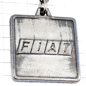 キーホルダー・フィアット車ロゴ銀色シルバーエンブレム FIAT ITALIA ITALY