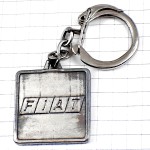 キーホルダー・フィアット車ロゴ銀色シルバーエンブレム FIAT ITALIA ITALY