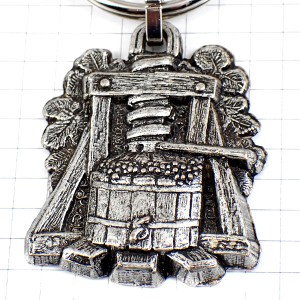キーホルダー・シャンパーニュ酒シャンパンのブドウ絞り器シルバー銀色 CHAMPAGNE CLAUDE-PERRARD FRANCE