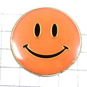 ピンバッジ・ニコちゃんマーク笑顔 ピンク色SMILEY