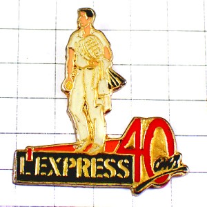 ピンバッジ・白い服のテニス選手エクスプレス雑誌40周年 L-EXPRESS MAGAZINE FRANCE