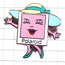 ピンバッジ・ポラロイド写真の女の子撮影 POLAROID SMILEY