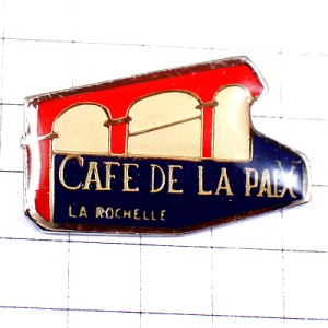ピンバッジ・カフェドラペ赤い橋ラロシェルの店