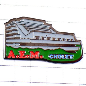 お買得ピンバッジ・灰色の建物 CHOLET FRANCE
