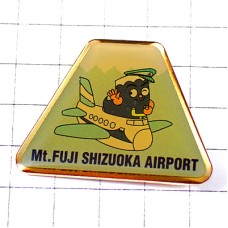 ピンバッジ・富士山静岡空港ウインクするパイロットの富士山と飛行機