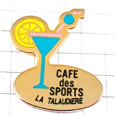 ピンバッジ・スポーツカフェ飲み物カクテルとレモン