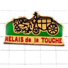 ピンバッジ・三頭立ての馬車レストラン RELAIS-DE-LA-TOUCHE FIACRE FRANCE