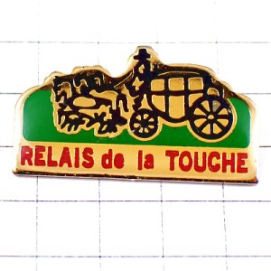 ピンバッジ・三頭立ての馬車レストラン RELAIS-DE-LA-TOUCHE FIACRE FRANCE
