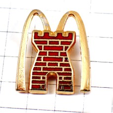 ピンバッジ・マクドナルドＭ金色ゴールド城砦の塔