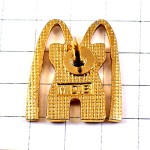 ピンバッジ・マクドナルドＭ金色ゴールド城砦の塔