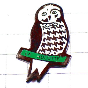 ピンバッジ・フクロウ鳥ミミズク蝶ネクタイの梟