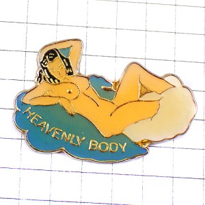 ピンバッジ・ヌードの女の子天国のボディ雲の上 HEAVENLY-BODY PINUP