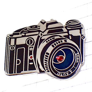 ピンバッジ・一眼レフ撮影カメラ写真 50MM REFLEX CAMERA