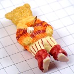 ピンバッジ・セーターを着た熊のぬいぐるみテディベア