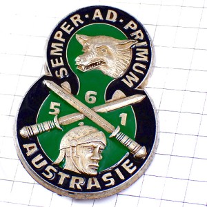 ブローチ・561剣オオカミ兵士シルバー東方の地アウストラシア銀色ミリタリー歩兵連隊 AUSTRASIE FRANCE