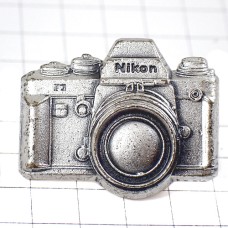 ピンバッジ・ニコンＦ３カメラ写真一眼レフ撮影シルバー銀色 NIKON NIKON-F3 JAPAN