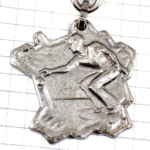 キーホルダー・ペタンク球を投げる男シルバー銀色 PETANQUE FRANCE