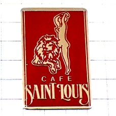 ピンバッジ・ヌードの女の子とライオン獅子カフェ店サンルイ CAFE SAINT-LOUIS FRANCE