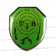 ピンバッジ・射撃シューティング拳銃ライフル銃クラブの紋章 ROISSY-EN-FRANCE FRANCE