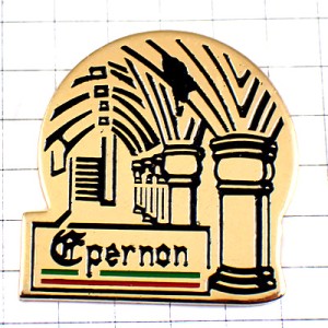 ピンバッジ・教会の広い廊下ゴールド金色 EPERNON ABBAYE FRANCE