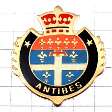 ピンバッジ・アンティーブ白い十字と百合の紋章 ANTIBES FRANCE ピンバッジ・アンティーブ白い十字と百合の紋章 ANTIBES FRANCE