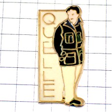 ピンバッジ・冬物ジャケットを着た男 QUELLE GERMANY ピンバッジ・冬物ジャケットを着た男 QUELLE GERMANY