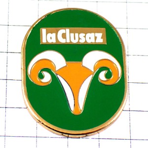 ピンバッジ・大きな巻き角の羊ヒツジ LA-CLUSAZ MOUFFLON ALPS FRANCE