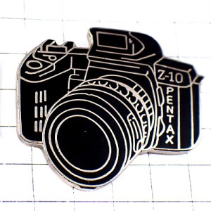 ピンバッジ・ペンタックスＺ10一眼レフカメラ望遠レンズ写真 PENTAX Z10 JAPAN
