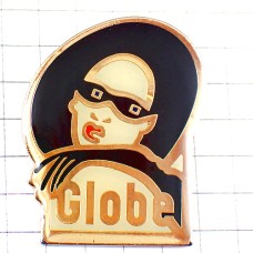ピンバッジ・黒い帽子にサングラス手袋の女の子 GLOBE MAGAZINE FRANCE