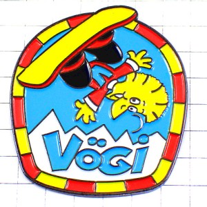 ピンバッジ・スノボ雪山スノーボード VOGI SWISS