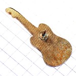 ピンバッジ・ボブマーレー歌手ジャマイカ音楽レゲエ緑黄赤ラスタカラーのエレキギター楽器  BOB-MARLEY REGGAE GUITAR FREEDOM