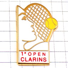 ピンバッジ・テニス大会クラランス化粧品スポンサー球ラケット横顔 CLARINS