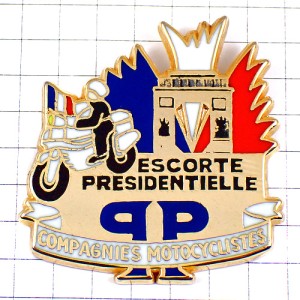 ピンバッジ・ポリスPP大統領護衛警察オートバイ白バイ凱旋門トリコロール青白赤
